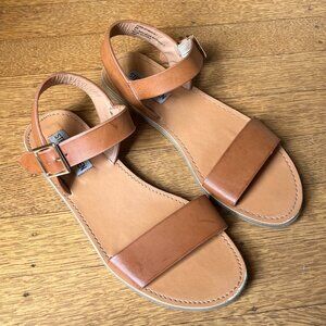 STEVE MADDEN -  DONDDI Tan Faux Leather Sandals